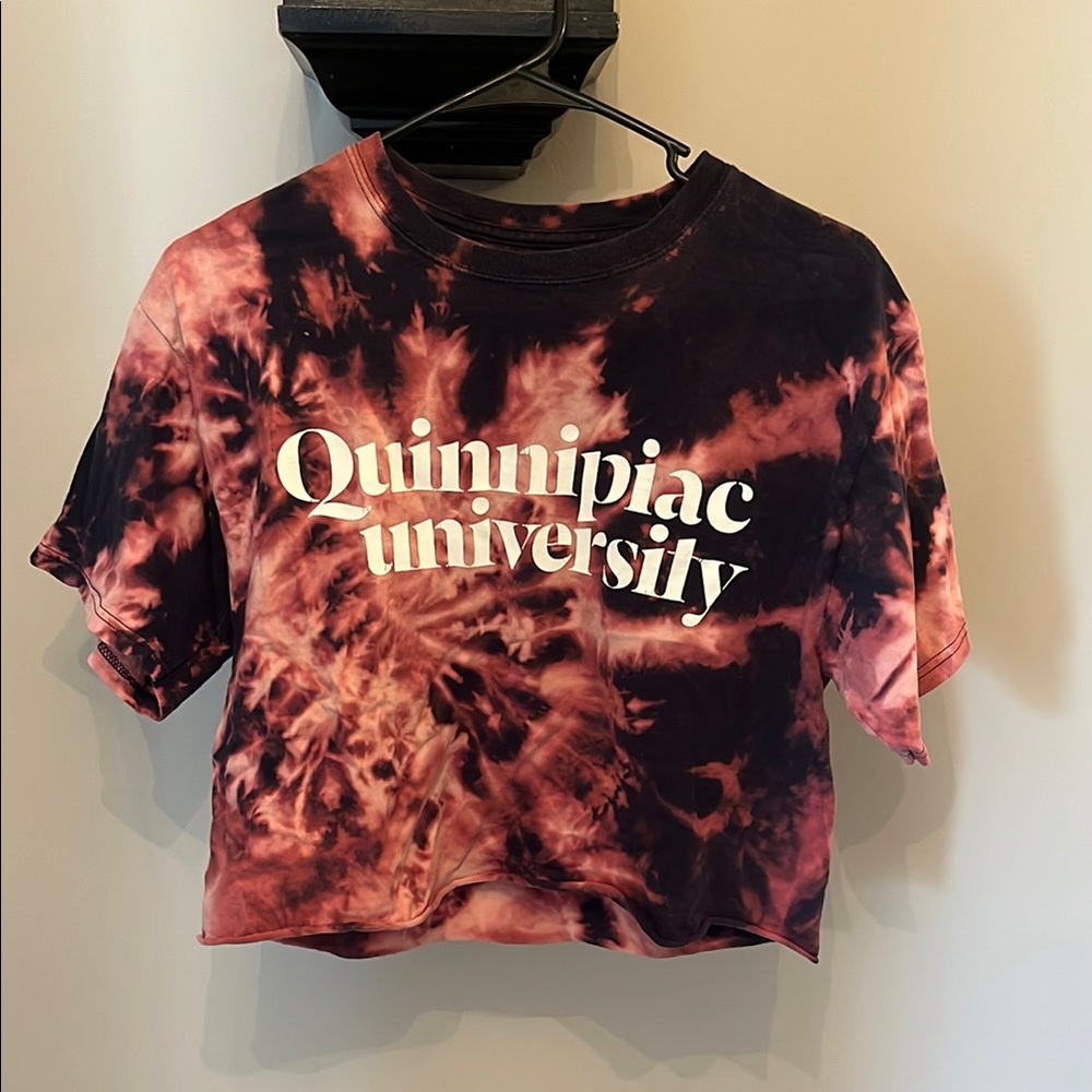 Quinnipiac University cropped t shirt